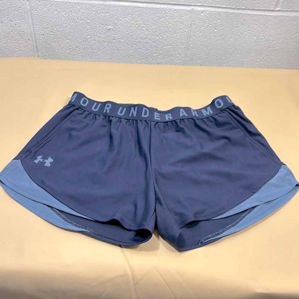 Under armour loose fit athletic shorts